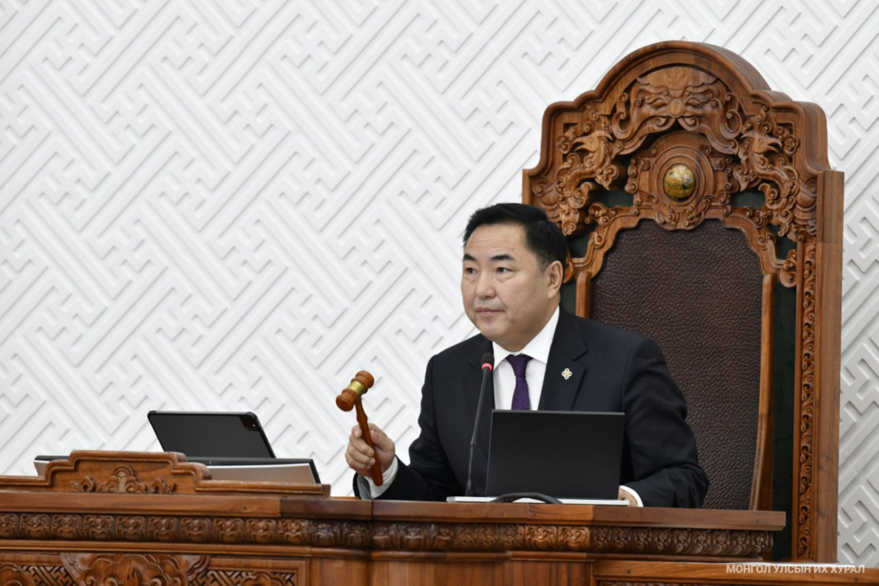 Төсвийн хүрээний мэдэгдэл, төсвийн төсөөллийн тухай хуульд өөрчлөлт оруулах тухай хуулийн төслийг дөрөв дэх хэлэлцүүлэгт шилжүүллээ